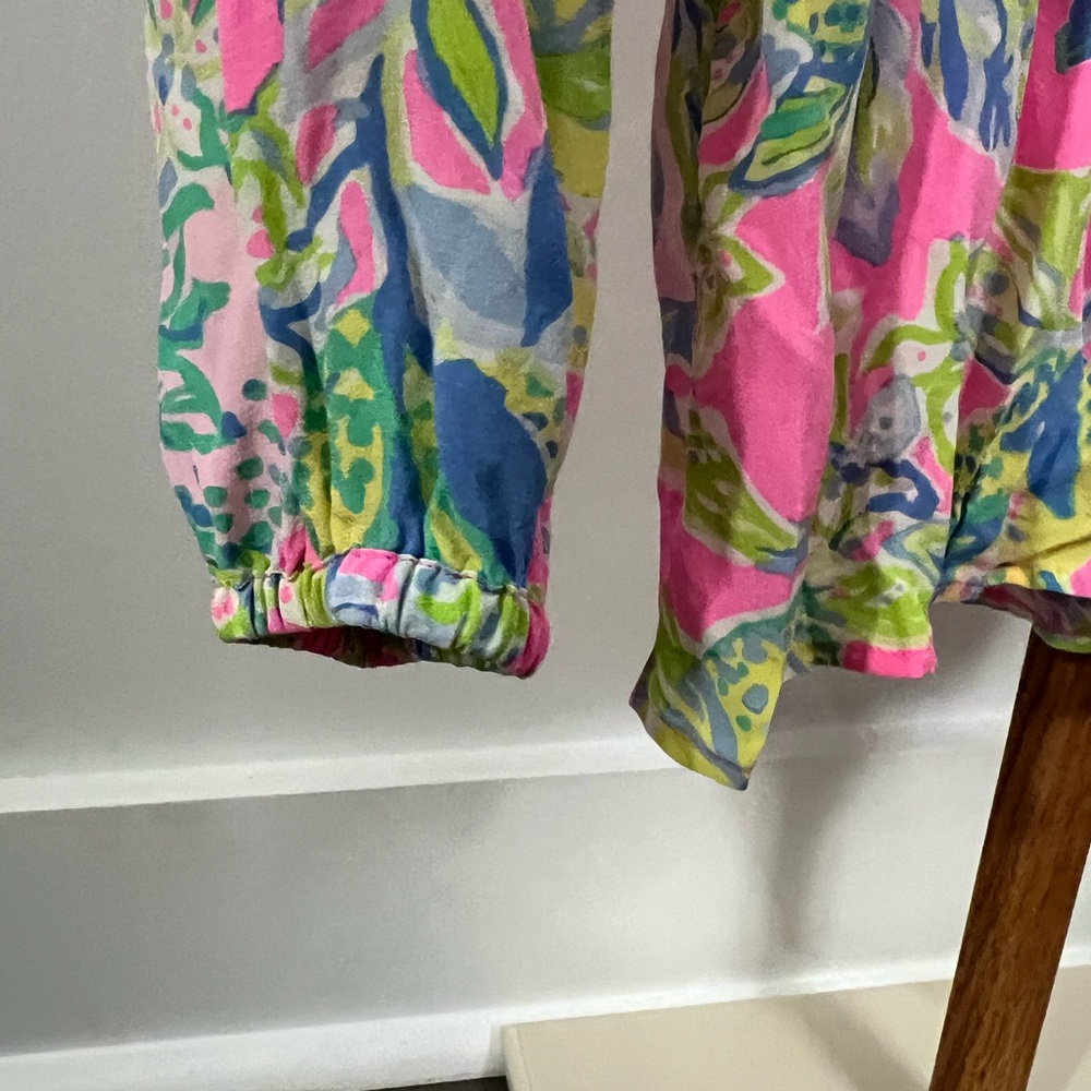 Lilly Pulitzer Elsa 100% Silk V-Neck Bracelet Sleeve Top Squeeze The Day sz L - Picture 3 of 7